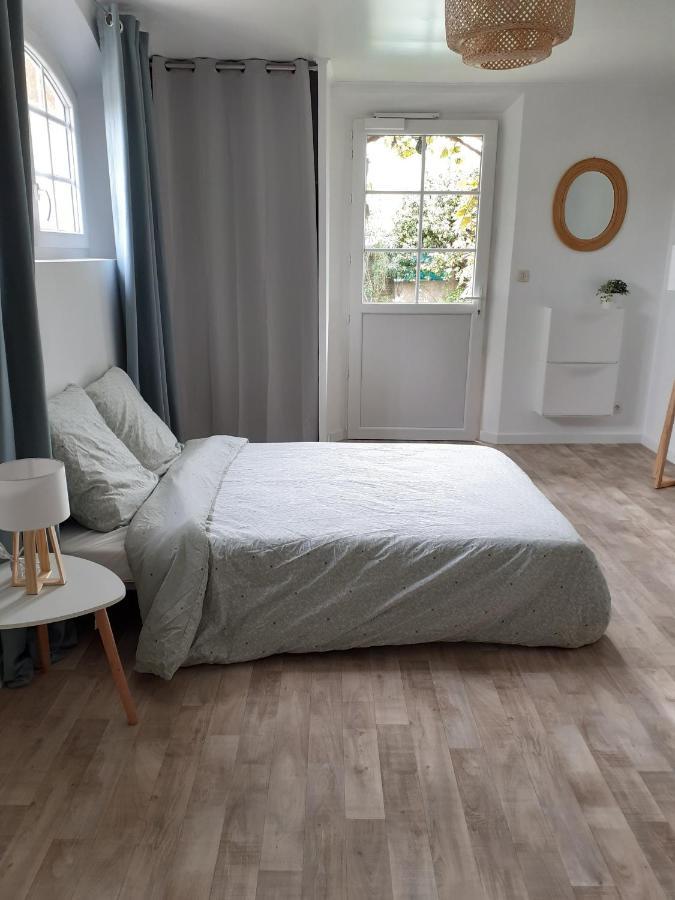 Superbe Grand Studio Tout Confort Avec Exterieur Poussan エクステリア 写真