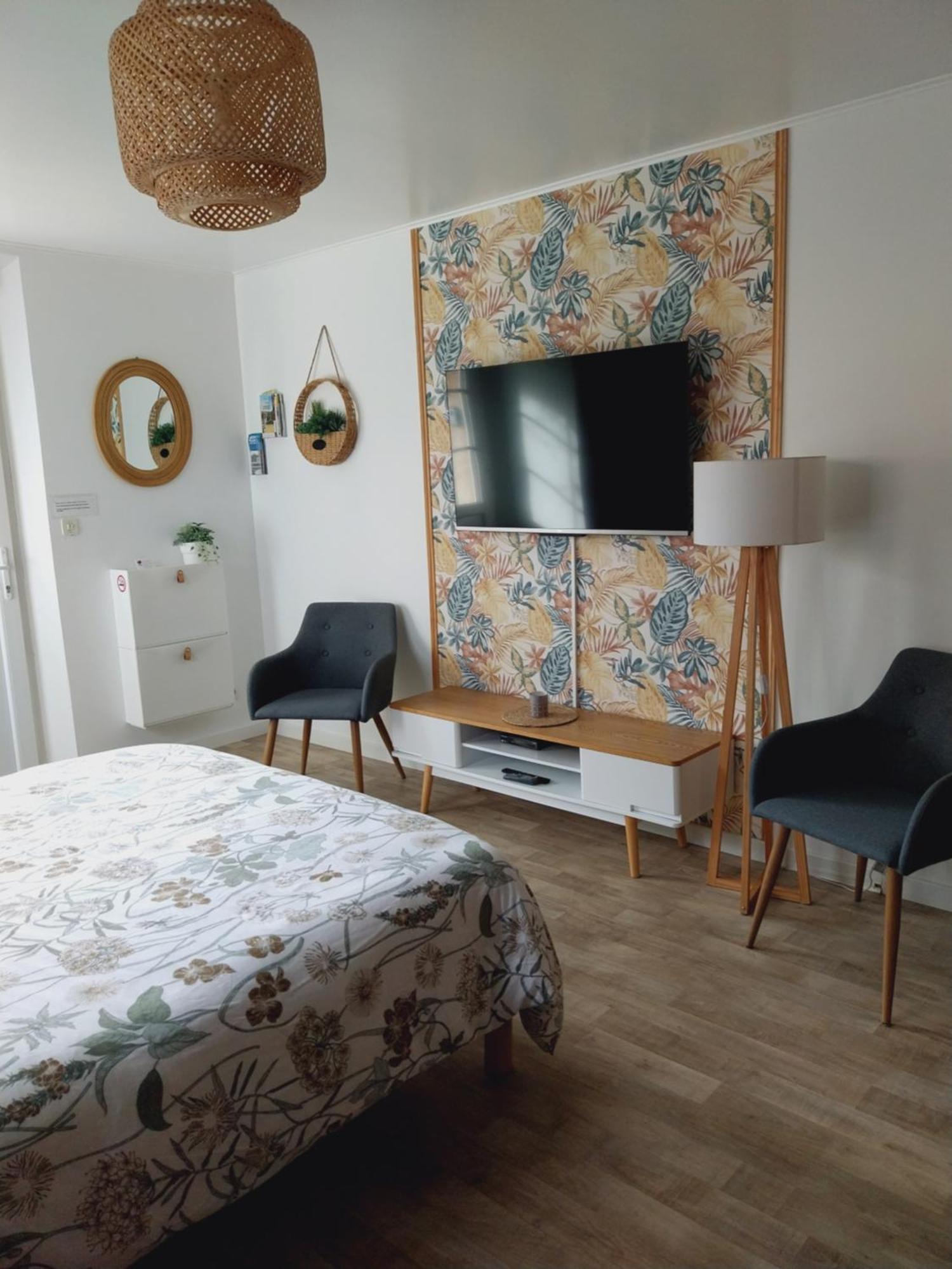 Superbe Grand Studio Tout Confort Avec Exterieur Poussan エクステリア 写真